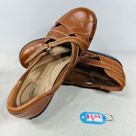 Clark Womans Size 6  Brown Shoe - Picture 1 of 8